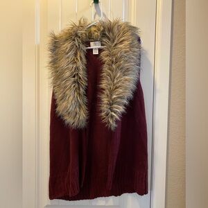 OSO Casuals 1X Sweater Vest Faux Fur Collar Burgundy Open Front Knit